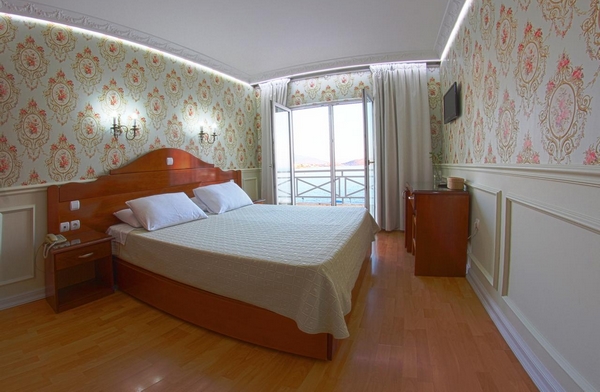Bel hôtel face au port