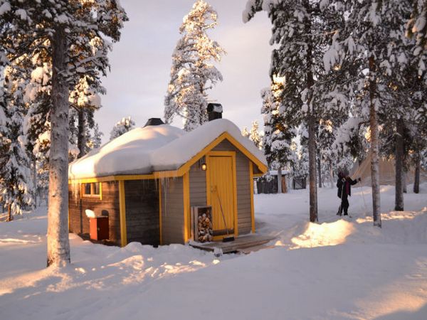 Chalets en pleine nature dans un élévage de Rennes géré par les Sapmis.