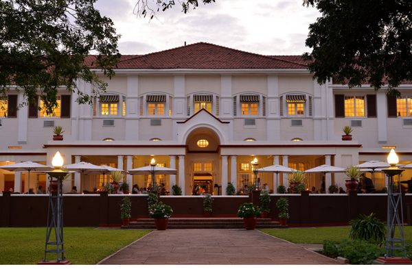 Hôtel historique 5* à Victoria Falls