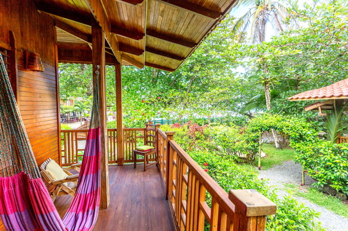 Mon bungalow aux portes du Parc National de Cahuita et du village