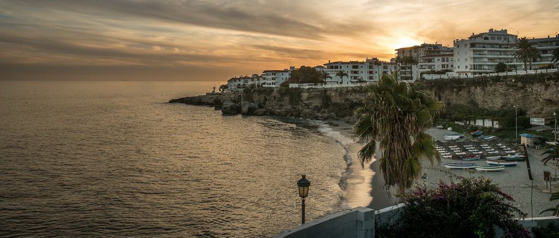 Bord de plage à dans la charmante ville de Nerja