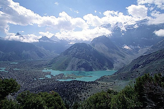 En randonnée sur les sommets de la Route de la Soie