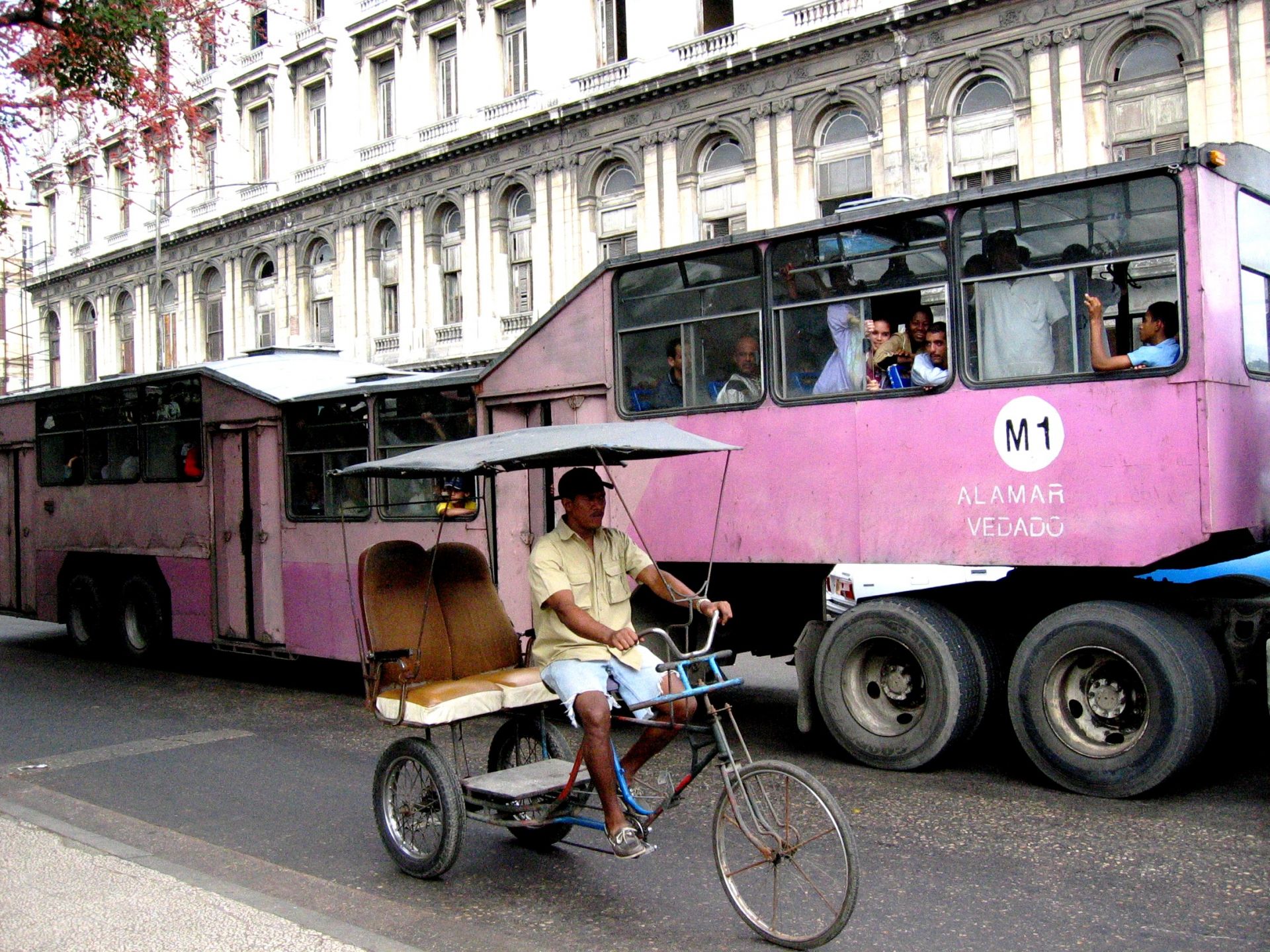 Sur les routes de Cuba en bus...