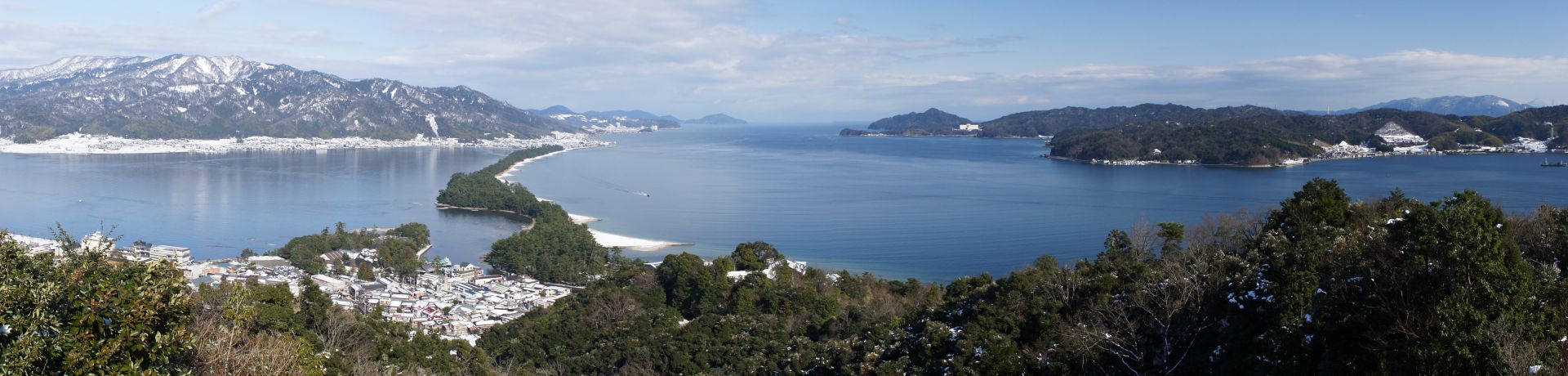 Paysages et village de pêcheurs dans la région d'Amanohashidate