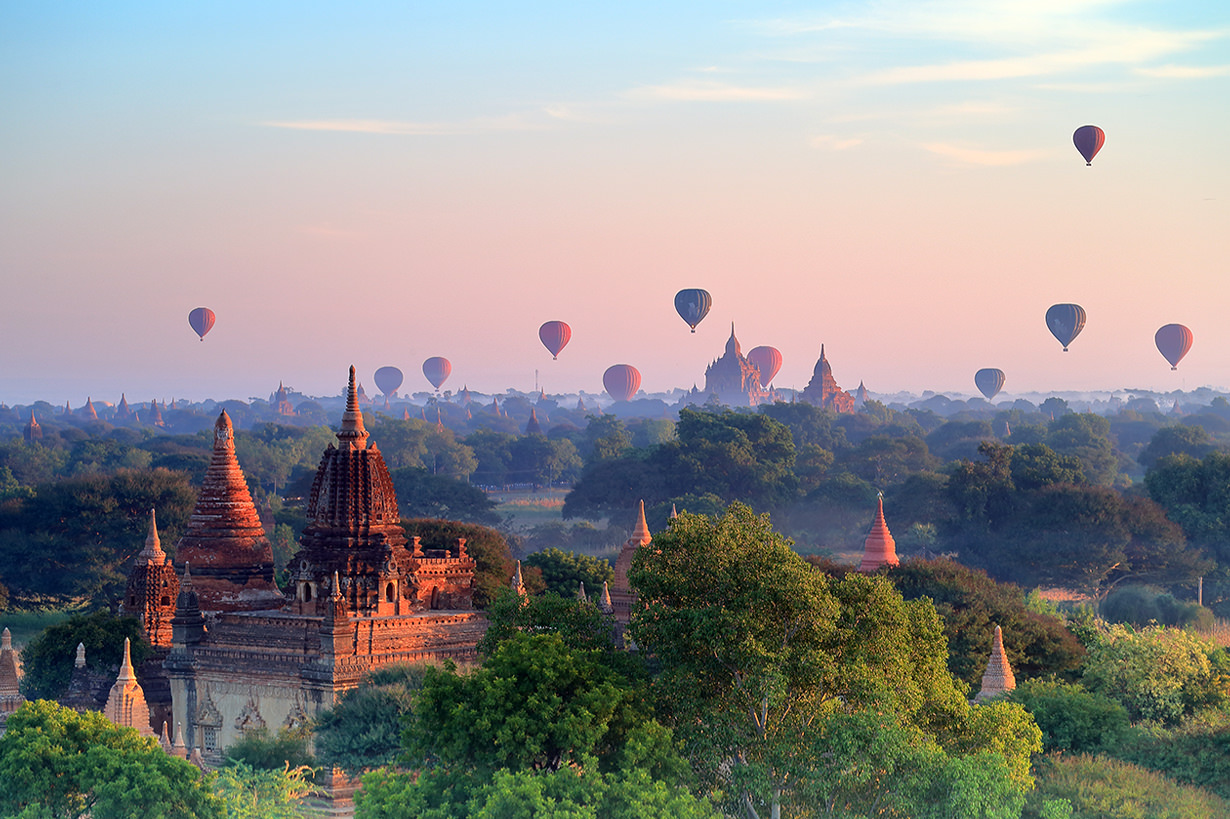 Survol en Montgolfière au - dessus de Bagan