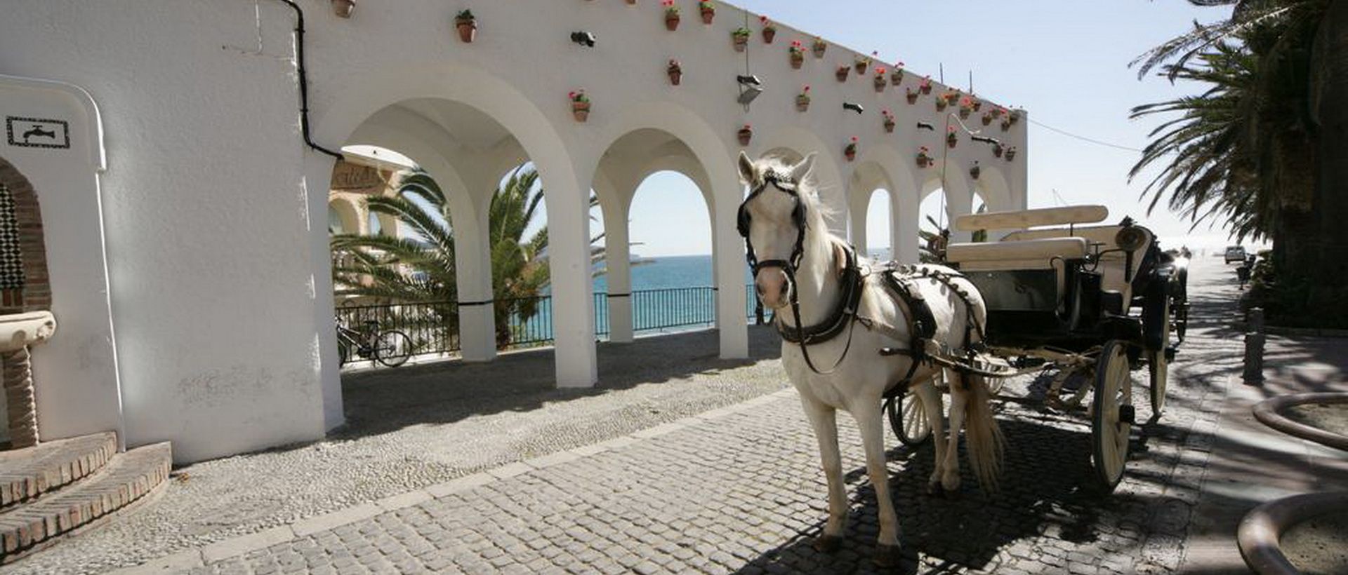Voyage sur-mesure, Bord de plage à dans la charmante ville de Nerja
